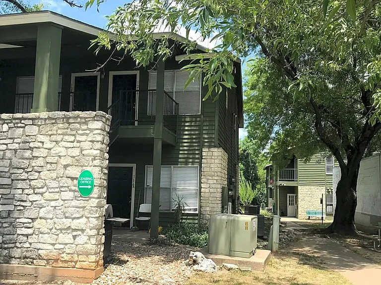 Fairfield Apartments — Photo 3