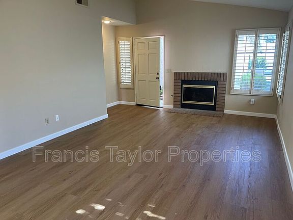 5th image of 2327 Fair Oak Ct