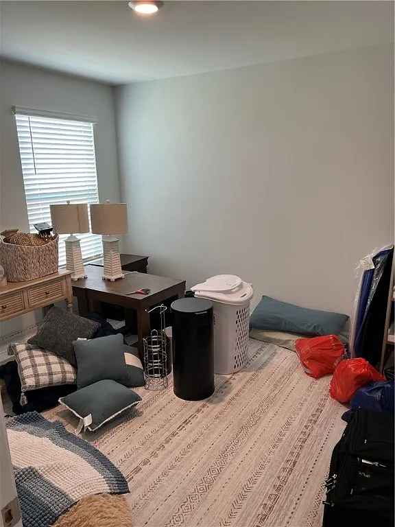 3 bed, 1615 sqft, $2,400 — Photo 4