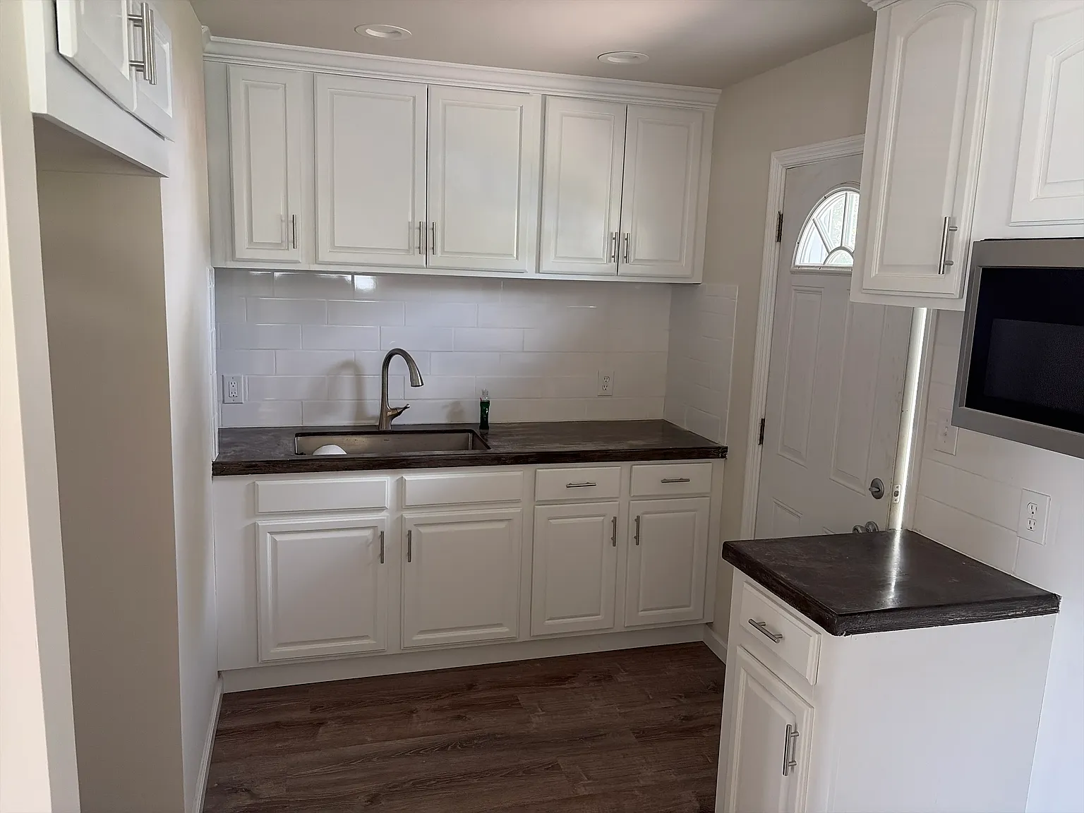 3 bed, 1054 sqft, $1,200 — Photo 2