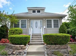 8-01 6th St, Fair Lawn, NJ 07410