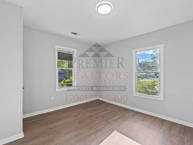 615 32nd St — Photo 11