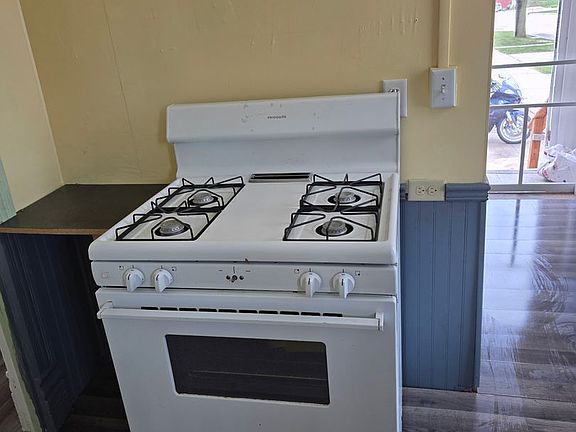 4th image of 1330 N 12th St #8