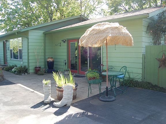 4th image of 10450 NE Equestrian Dr