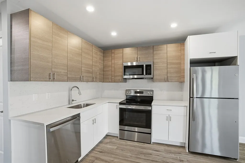 2 bed, 1.0 bath, 765 sqft, $3,650 — Photo 2
