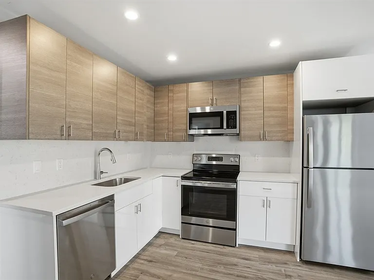 632 Centre St #301 — Photo 2