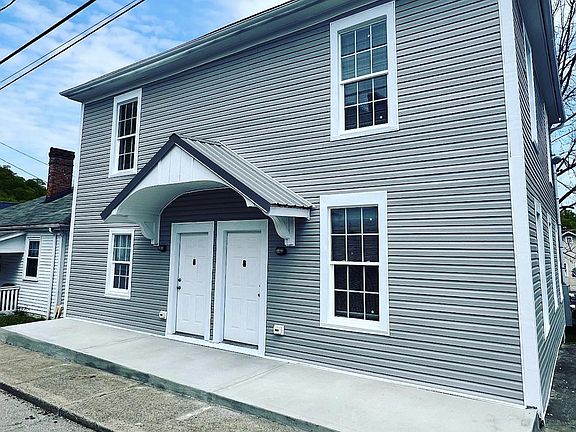 2nd image of 218 New St #218
