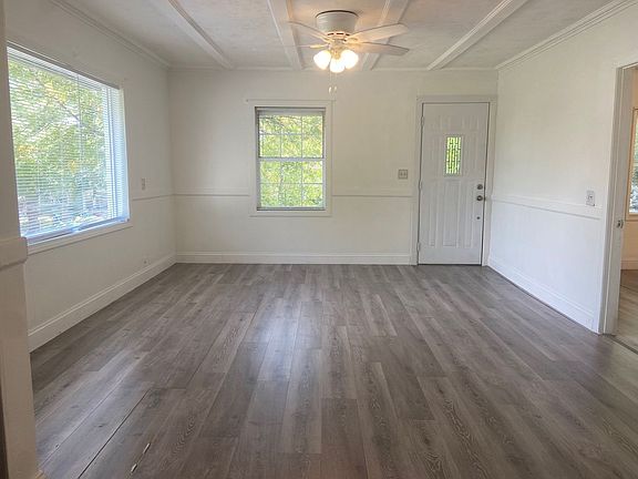 5th image of 703 Brown St