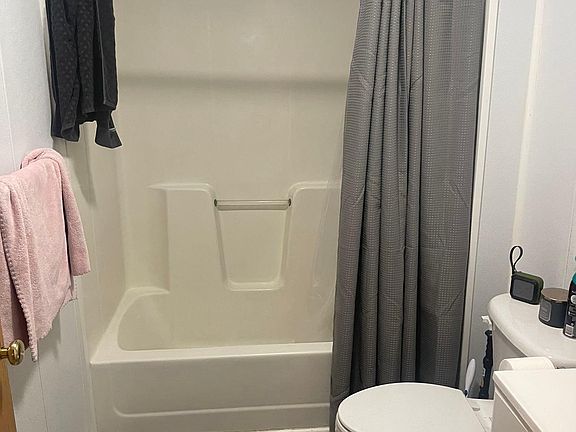 5th image of 212 W Union St APT 1