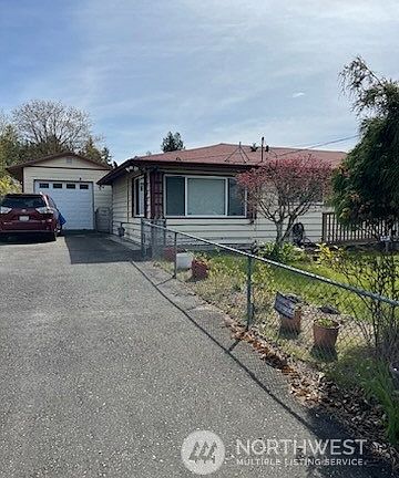 3rd image of 3816 Almira Drive