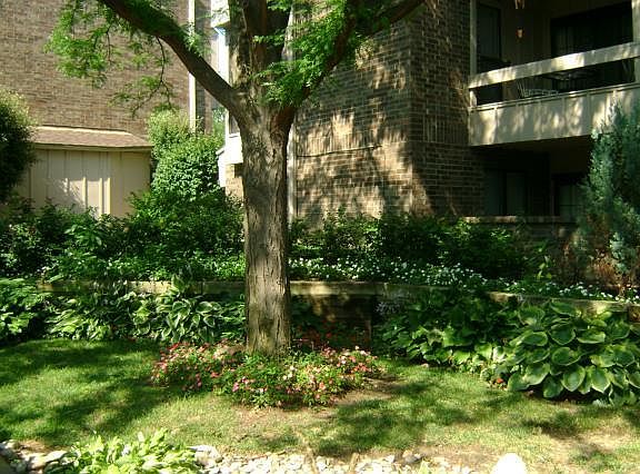 3rd image of 104 E 41st St APT 7
