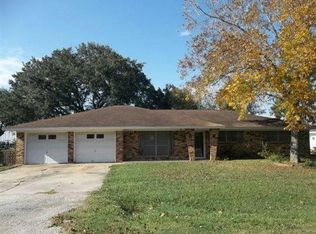 147 Live Oak, Van Vleck, TX 77482