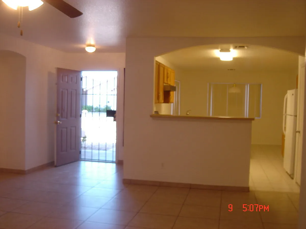 Building Photo - 8510 W Meadowbrook Ave