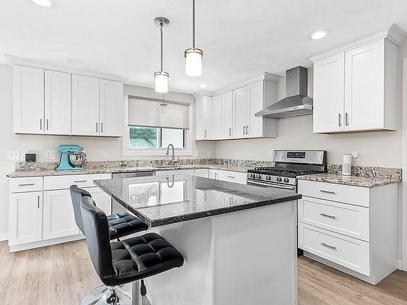 5th image of 56 Mill Pond Ln