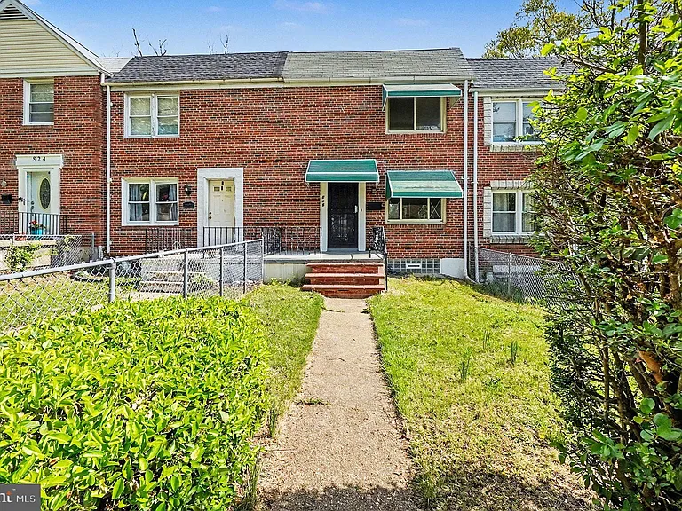 828 Saint Dunstans Rd — Photo 17