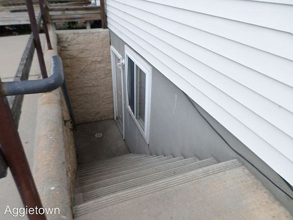 2nd image of 1117 Vattier St APT C