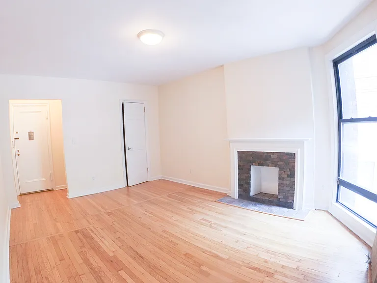152 E 84th St #2I — Photo 2