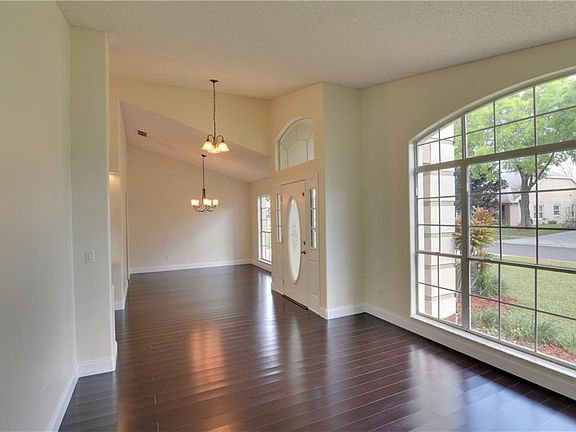 4th image of 850 Laurelcrest Dr