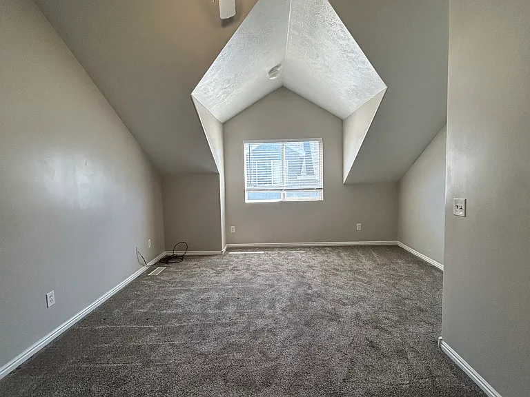 475 N Redwood Rd — Photo 28