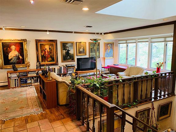 5th image of 1049 Fordham Ln