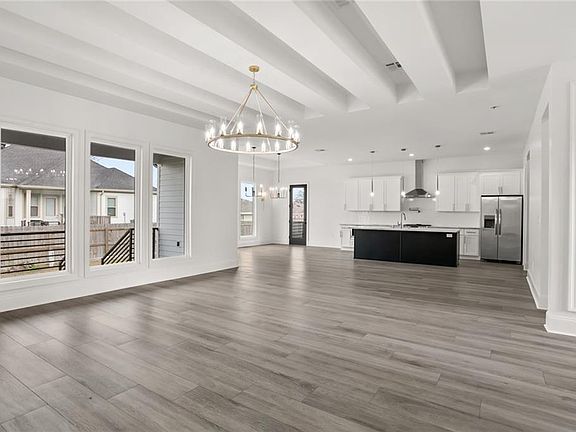 4th image of 3412 Plaza Dr