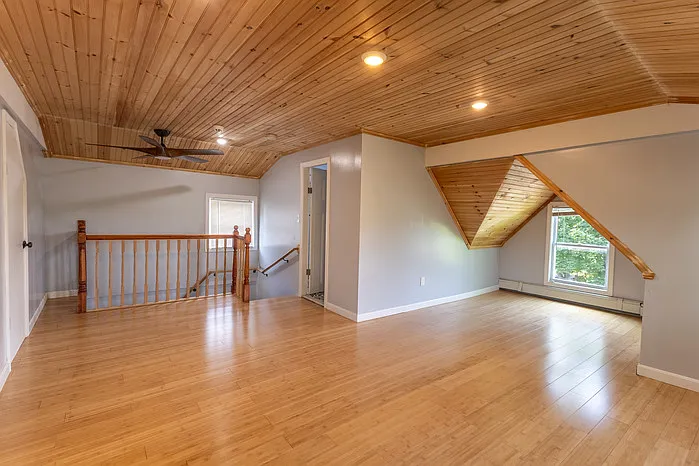 11 Sharon St — Photo 17