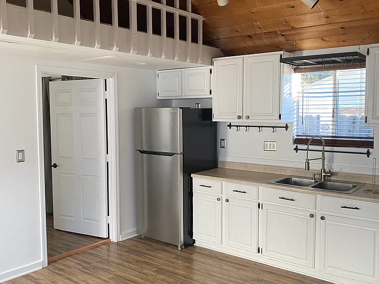 44-48 S San Clemente St #A — Photo 2