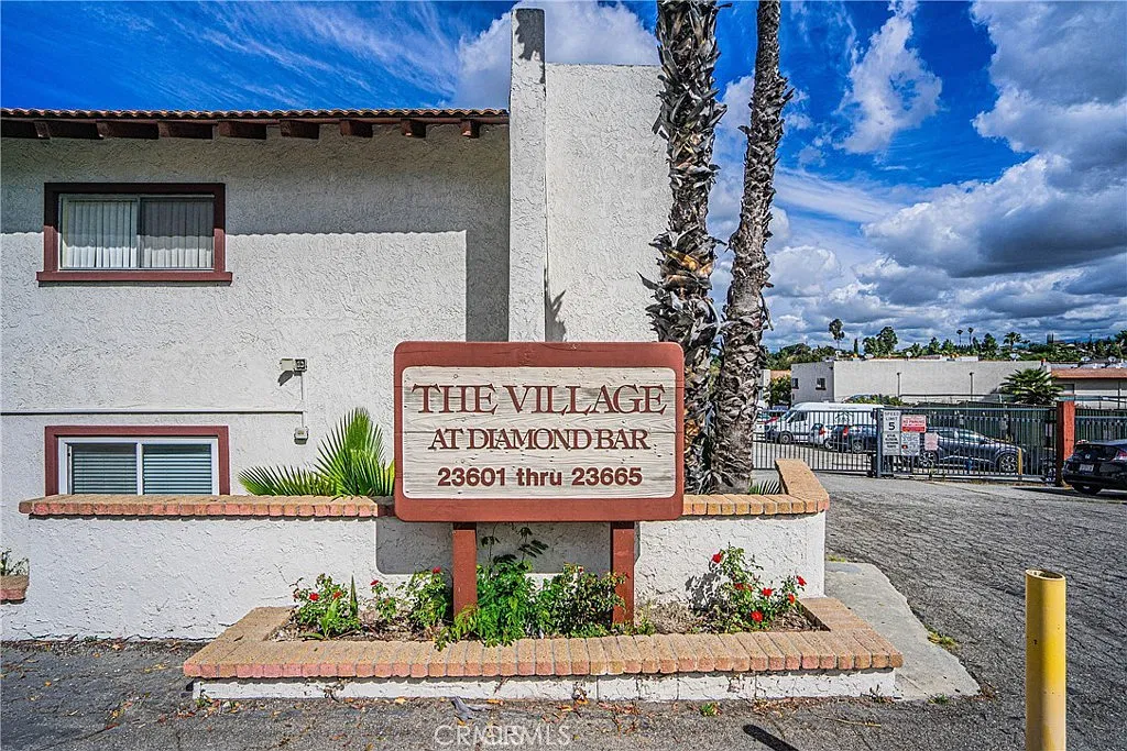 2 bed, 807 sqft, $2,200 — Photo 1
