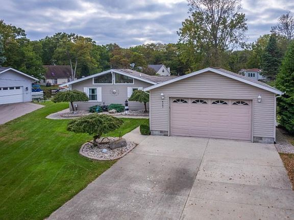 2nd image of 4303 Iroquois Dr