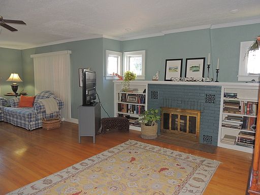 4th image of 236 E 8th St #A