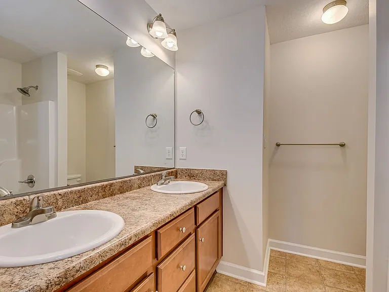 Stonewyck Luxury Townhomes — Photo 36