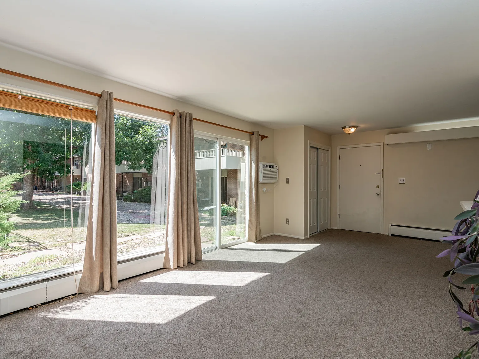 2 bed, 888 sqft, $1,750 — Photo 2