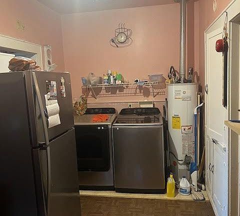 2nd image of 210 W Avenue B