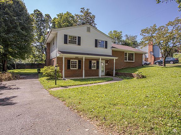 3rd image of 927 Peyton St