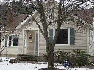 919 S Grosvenor Rd, Rochester, NY 14618