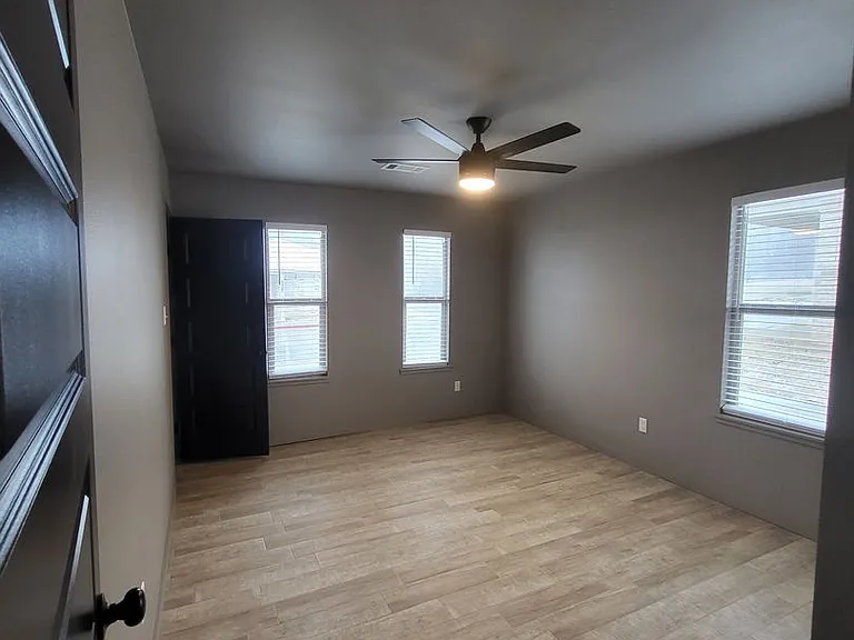 1407 N Albert Pike Ave — Photo 4
