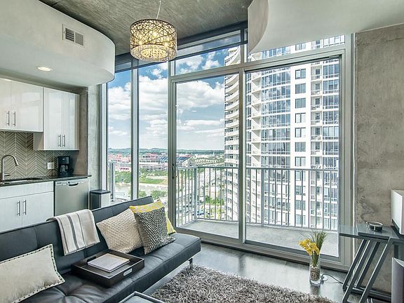 2nd image of 301 Demonbreun St Unit 2008