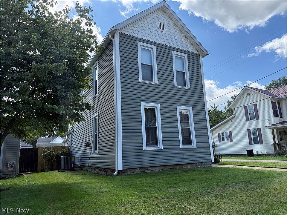 1st image of 839 Locust St