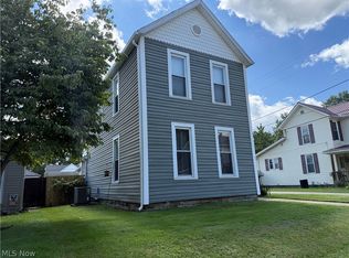 839 Locust St, Coshocton, OH 43812