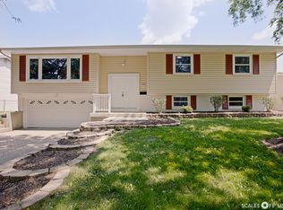 7039 Longmeadow Ln, Hanover Park, IL 60133