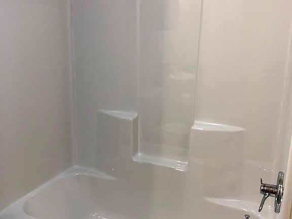 Bathroom 1 with tub/shower and single sink.