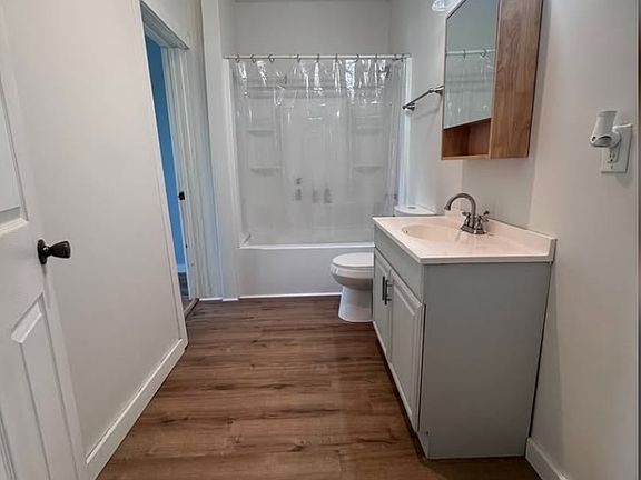 3rd image of 1200 W Summit Ave