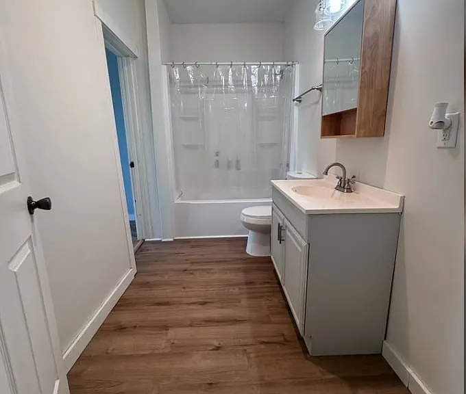 1200 W Summit Ave — Photo 3