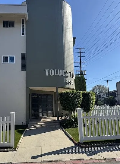 4660 Cahuenga Blvd — Photo 2