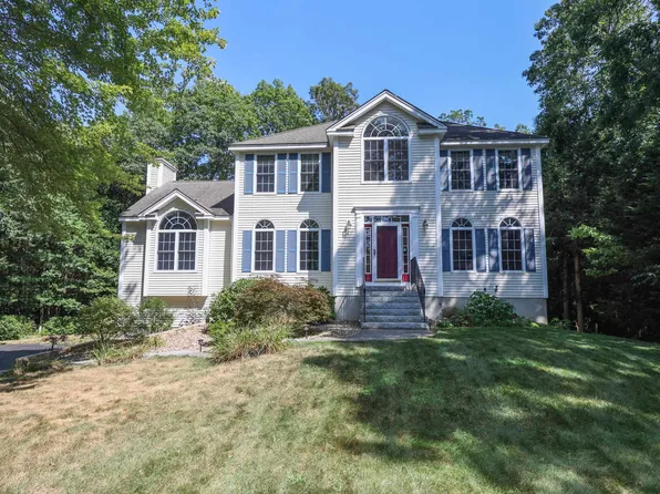 7 Chamberlin Drive, Litchfield, NH 03052