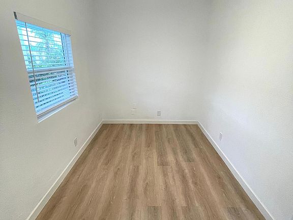 4th image of 227 Lime Ave #0