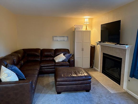 4th image of 1030 Hirasaki Ct