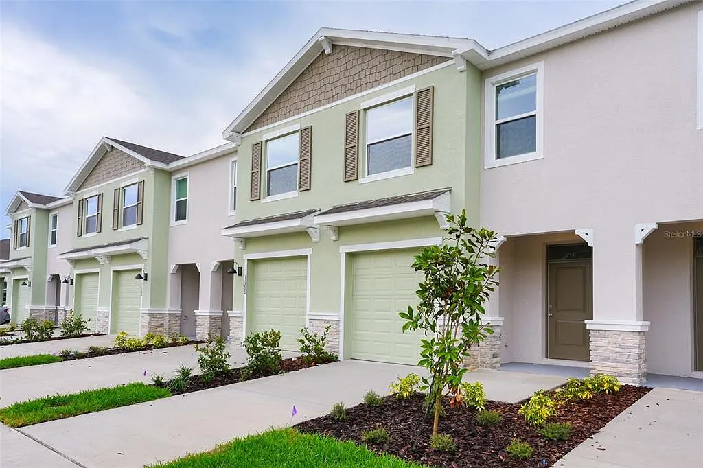 3 bed, 2.5 bath, 1673 sqft, $2,200 — Photo 3