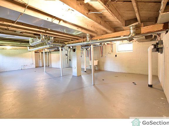 3rd image of 5589 Eastlawn St