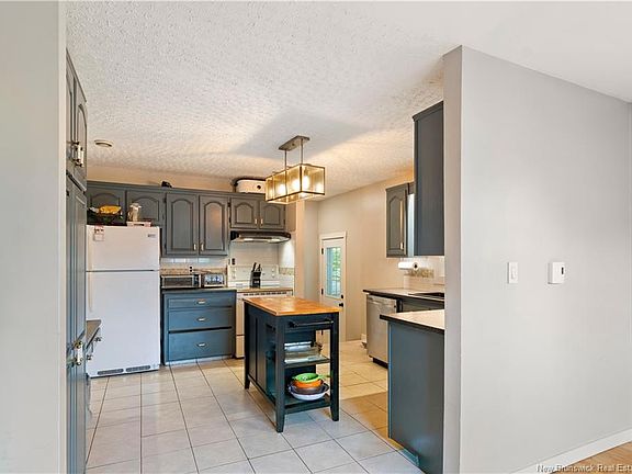 4th image of 307 Roberval St